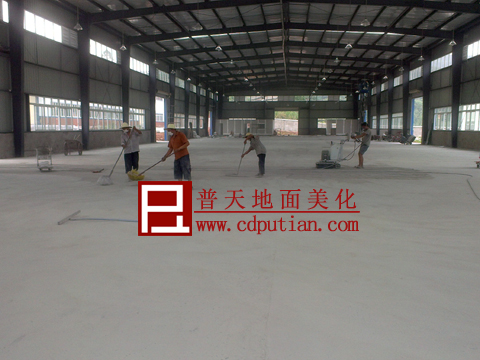 南充传化公路港混凝土密封固化剂地坪施工中