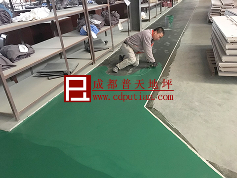 家具厂车间通道环氧地坪施工中1