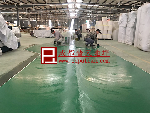 家具厂车间通道环氧地坪施工中2