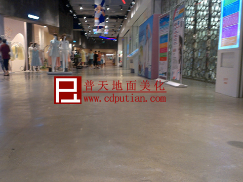 环球中心乐天百货三层的水泥地面是怎么做的